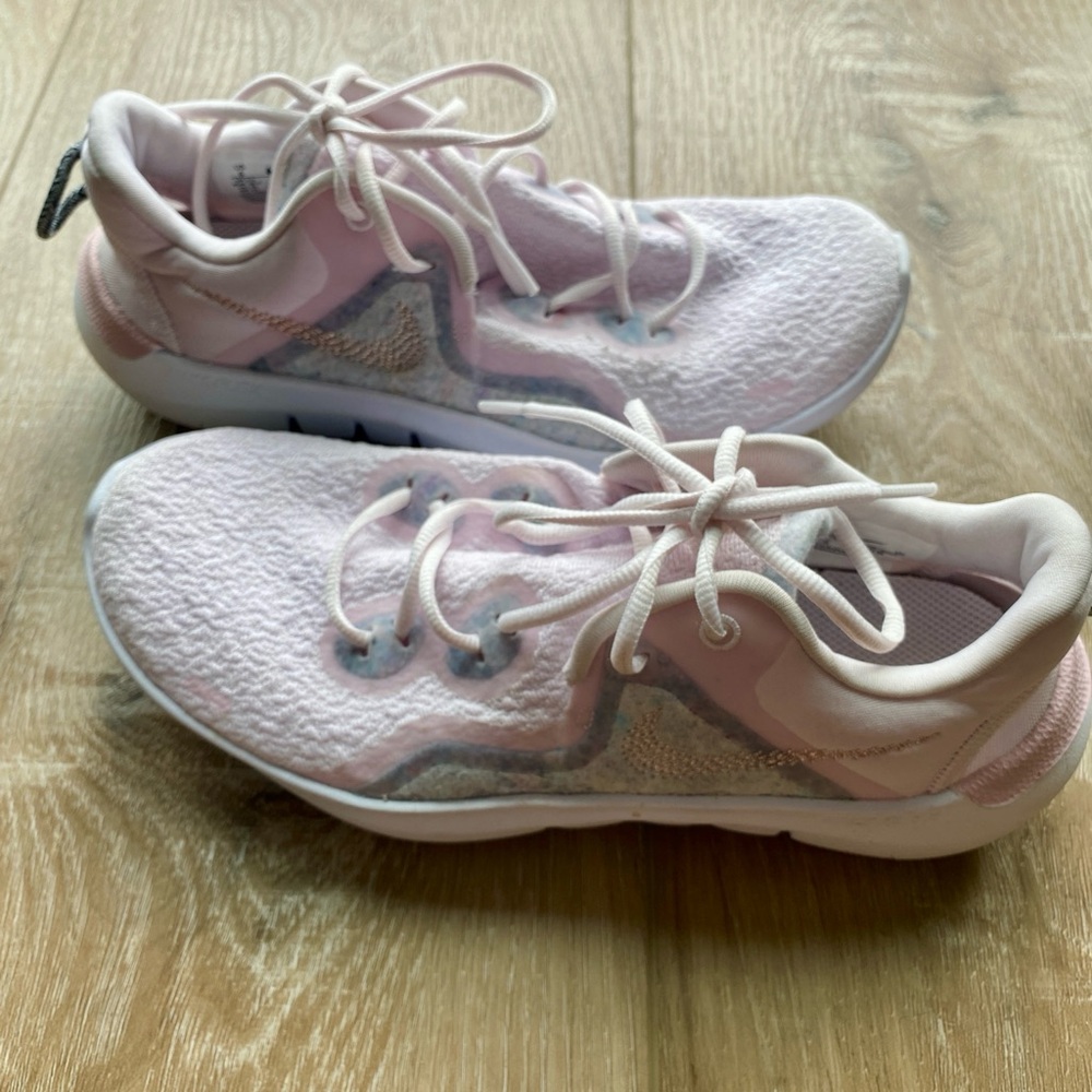Nike flex sneakers